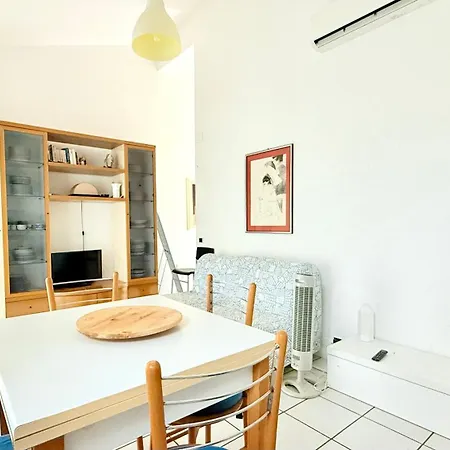 N300 - Numana, Bilocale Con Patio Attrezzato ローマ